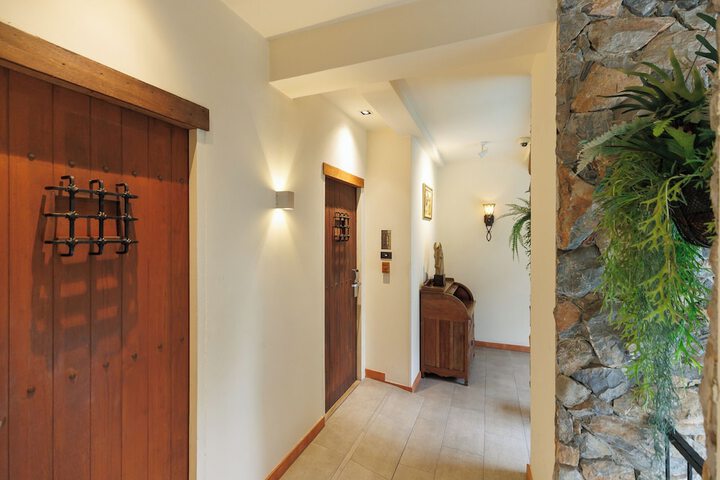 Ballroom/Hall 160 of 193