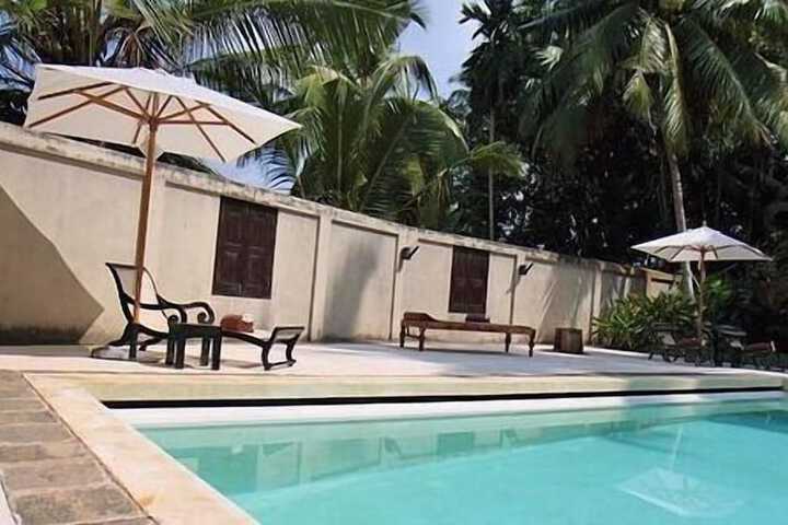Hotel with Pool