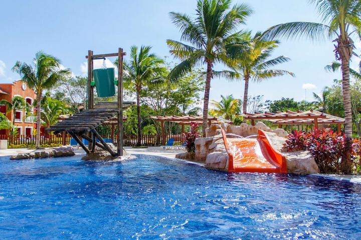 Pool Hotel