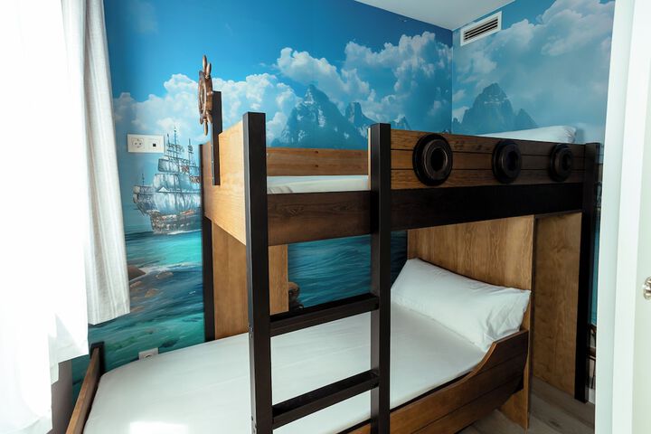 Room 17 of 43