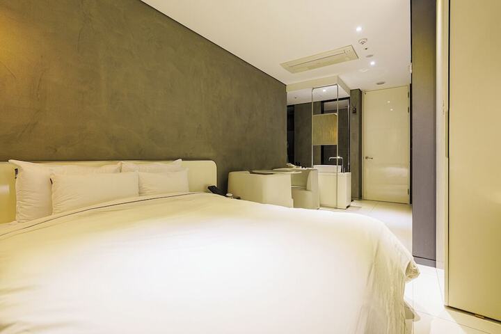 Room 14 of 95