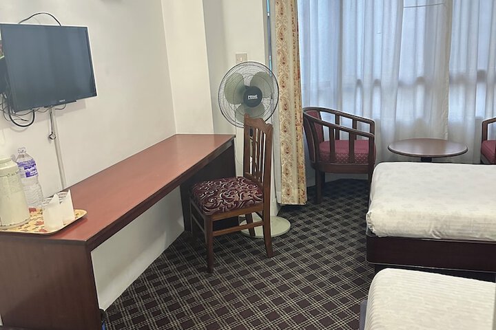 Room 33 of 93