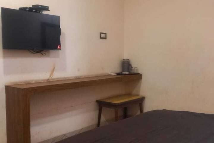 Room 3 of 33