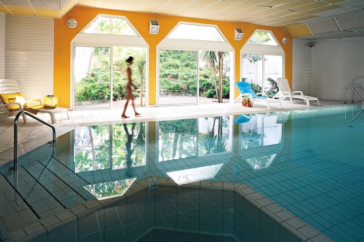 Pool 20 of 34
