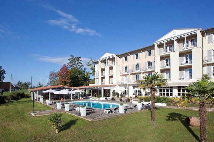 Hotel du Golf Le Lodge in Salies-de-Bearn