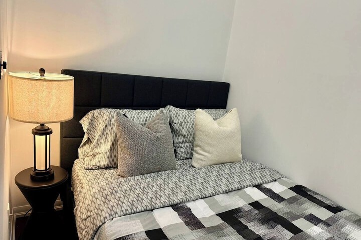 Room 2 of 21