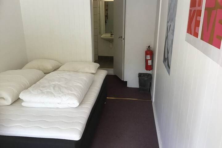 Room 10 of 39