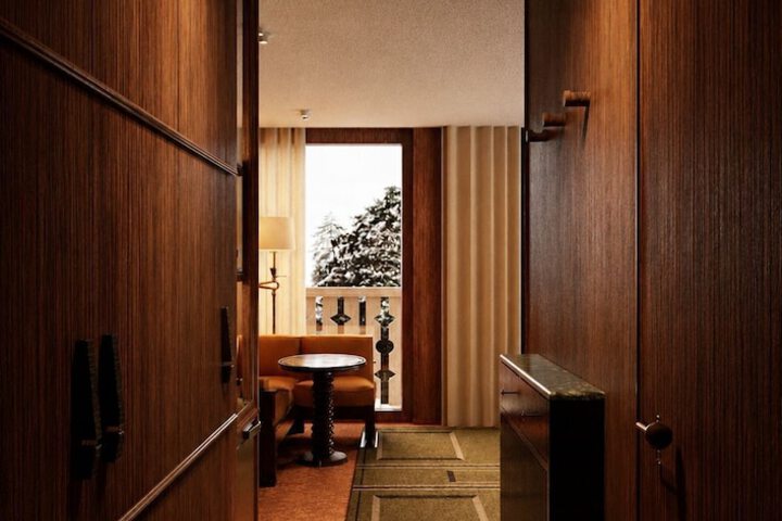 Room 4 of 10