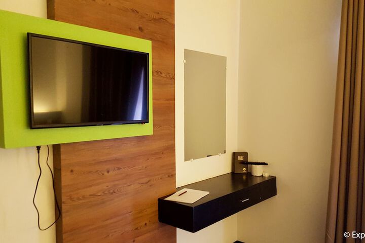 Room 13 of 21
