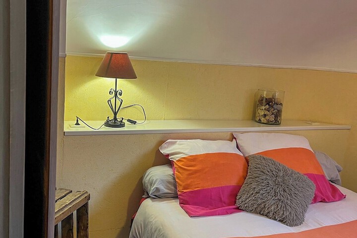 Room 16 of 52