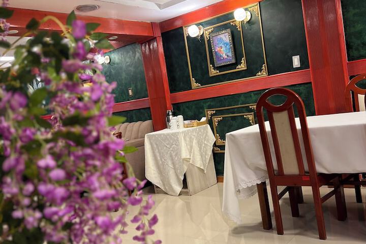 Dining 27 of 41