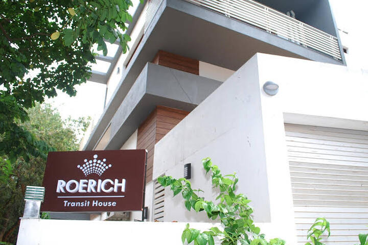 ROERICH TRANSIT HOUSE