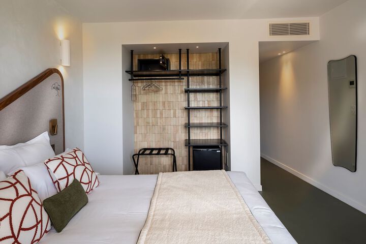 Room 3 of 35