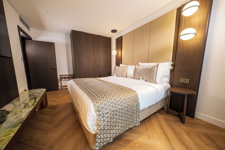 Room 103 of 200