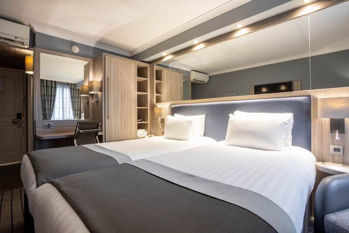 Room 9 of 54