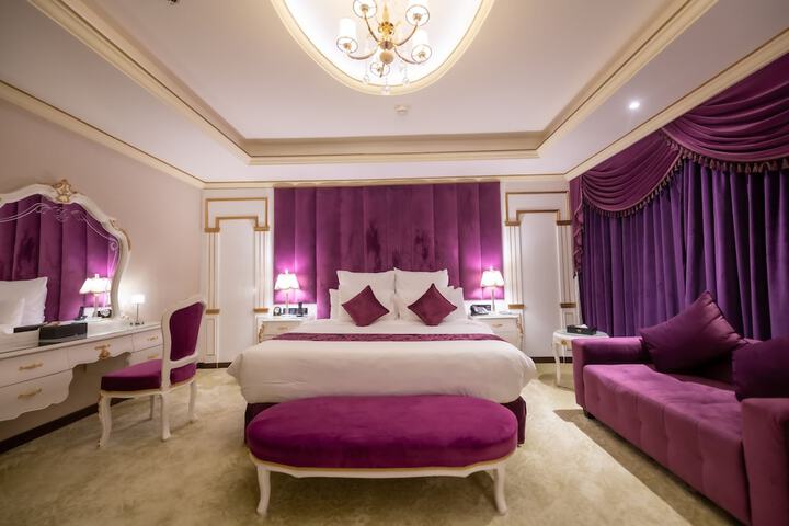 Room 10 of 76
