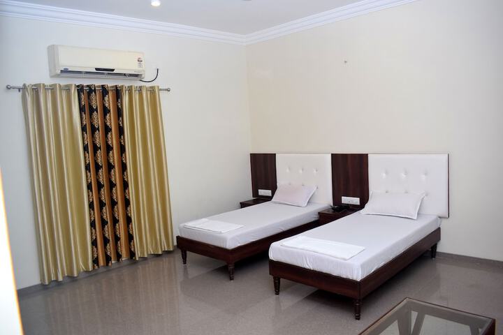Room 16 of 36
