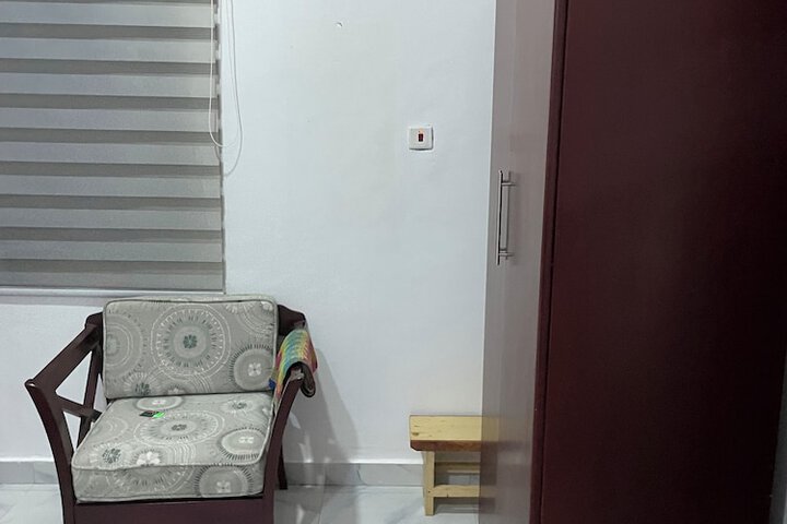 Room 10 of 28