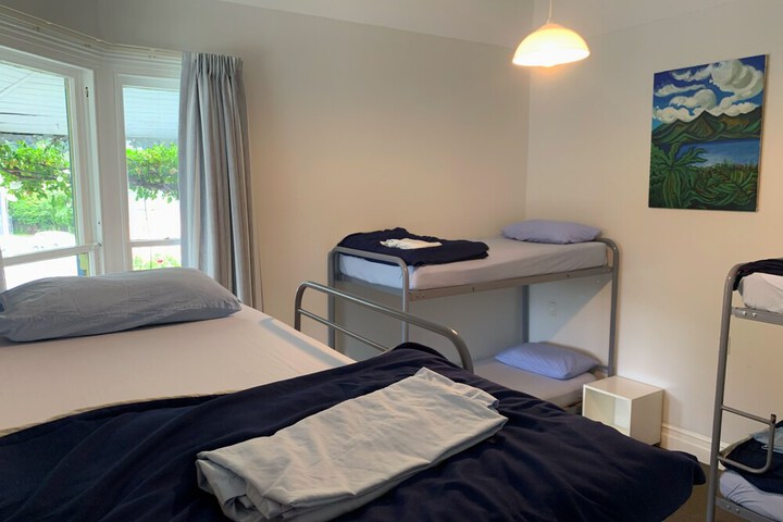 Room 5 of 40