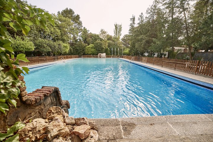 Pools & Facilities