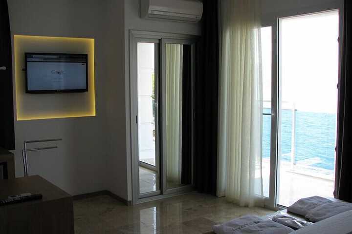 Room 28 of 65