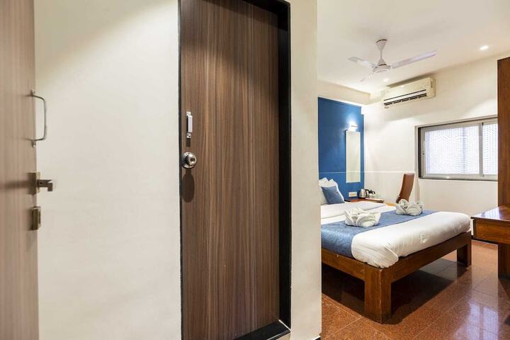 Room 8 of 25