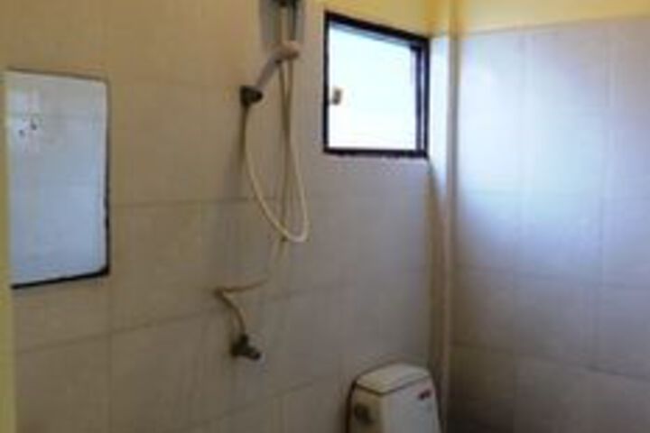 Room 9 of 32