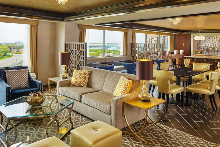 Lobby lounge