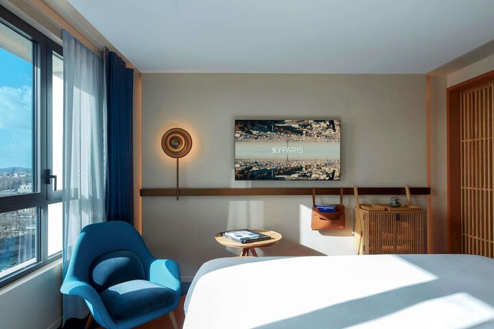 Room 33 of 168