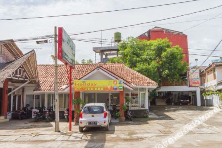 RedDoorz Plus near Pantai Barat