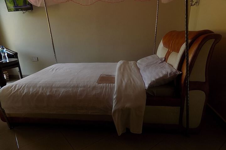 Room 5 of 25