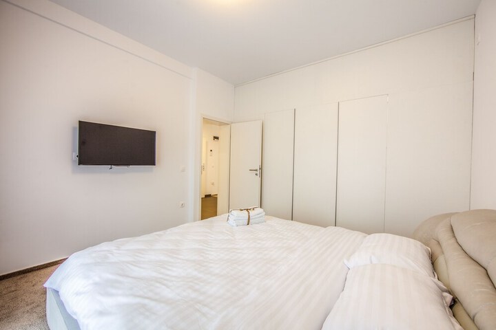 Room 8 of 45