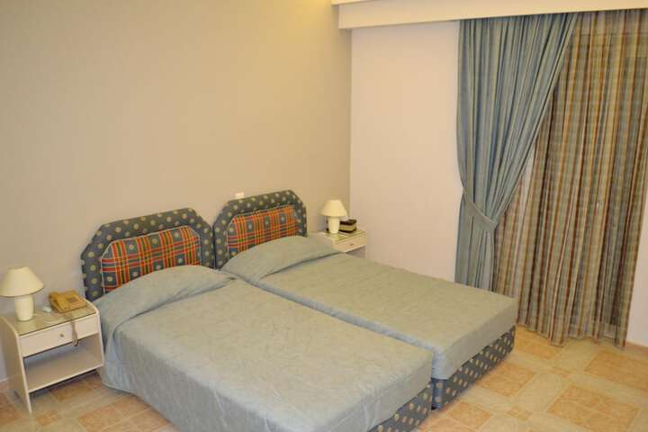 Room 16 of 60