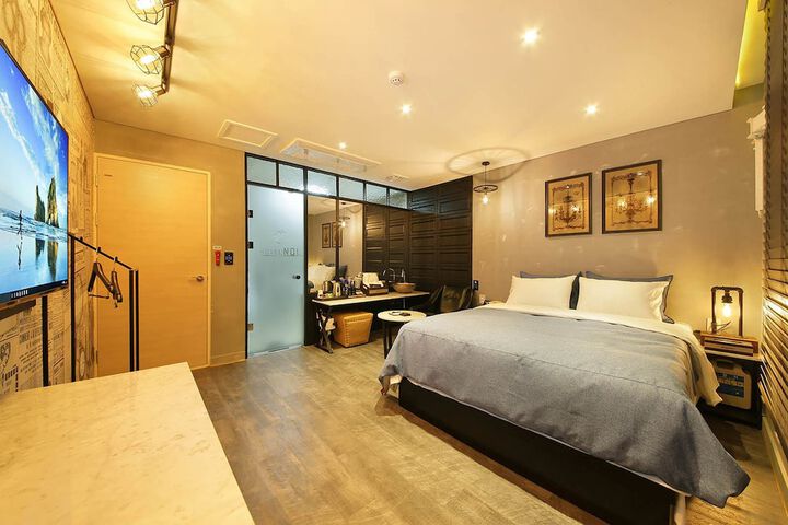 Room 10 of 44