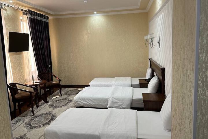 Room 7 of 32