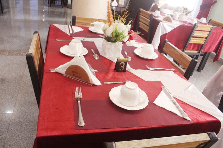 Dining 34 of 45