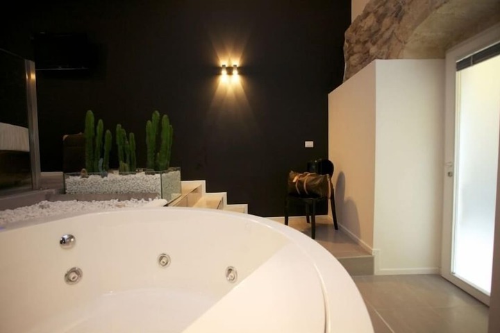 Jetted tub