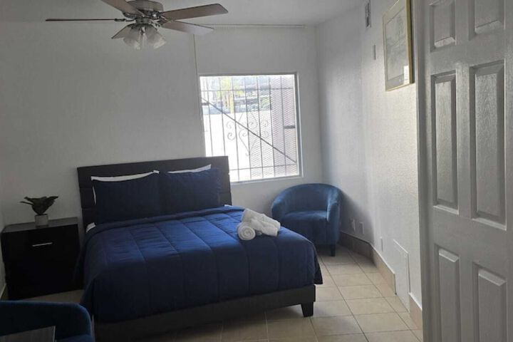 Room 6 of 25