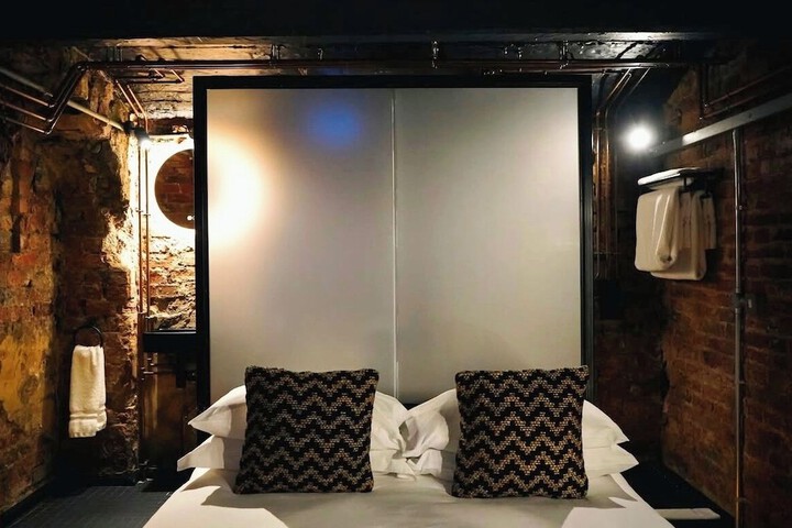 Room 28 of 84