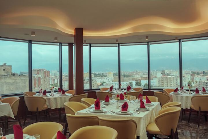 Dining 11 of 17