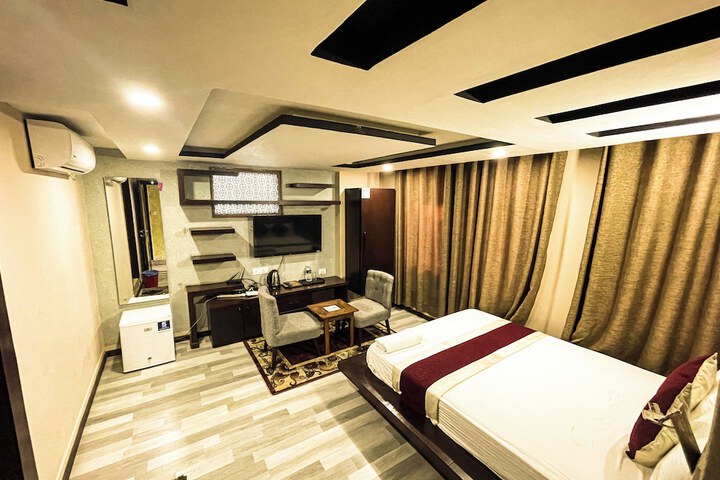 Room 8 of 22
