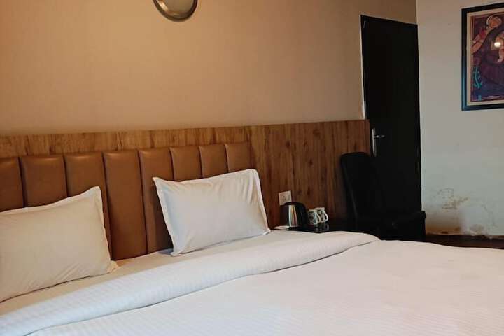 Room 15 of 28
