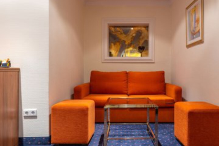 Room 21 of 32