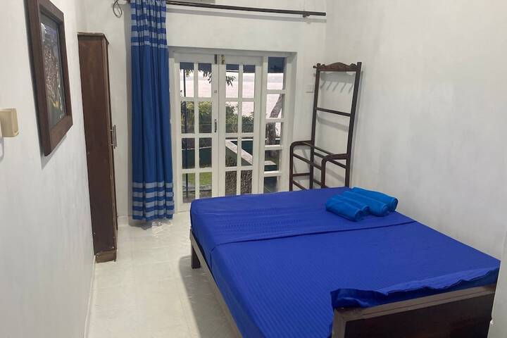 Room 11 of 47