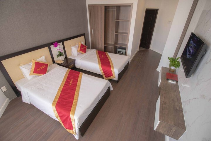 Room 6 of 42