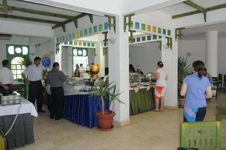 Dining 9 of 15