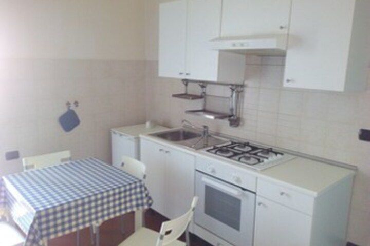 Room 4 of 9