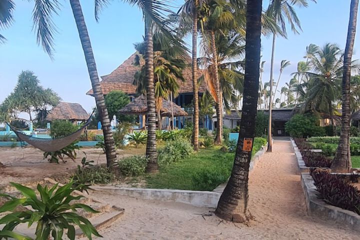 Hotel Exterior 86 of 96
