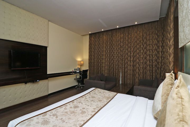 Room 5 of 10