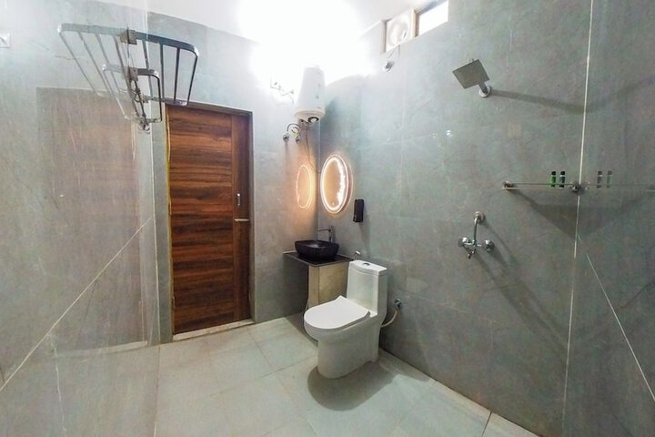 Room 9 of 15